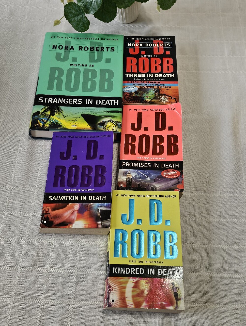 Set Of 5 J.D. Robb Paperback Boxed Stack - Picture 2 of 3